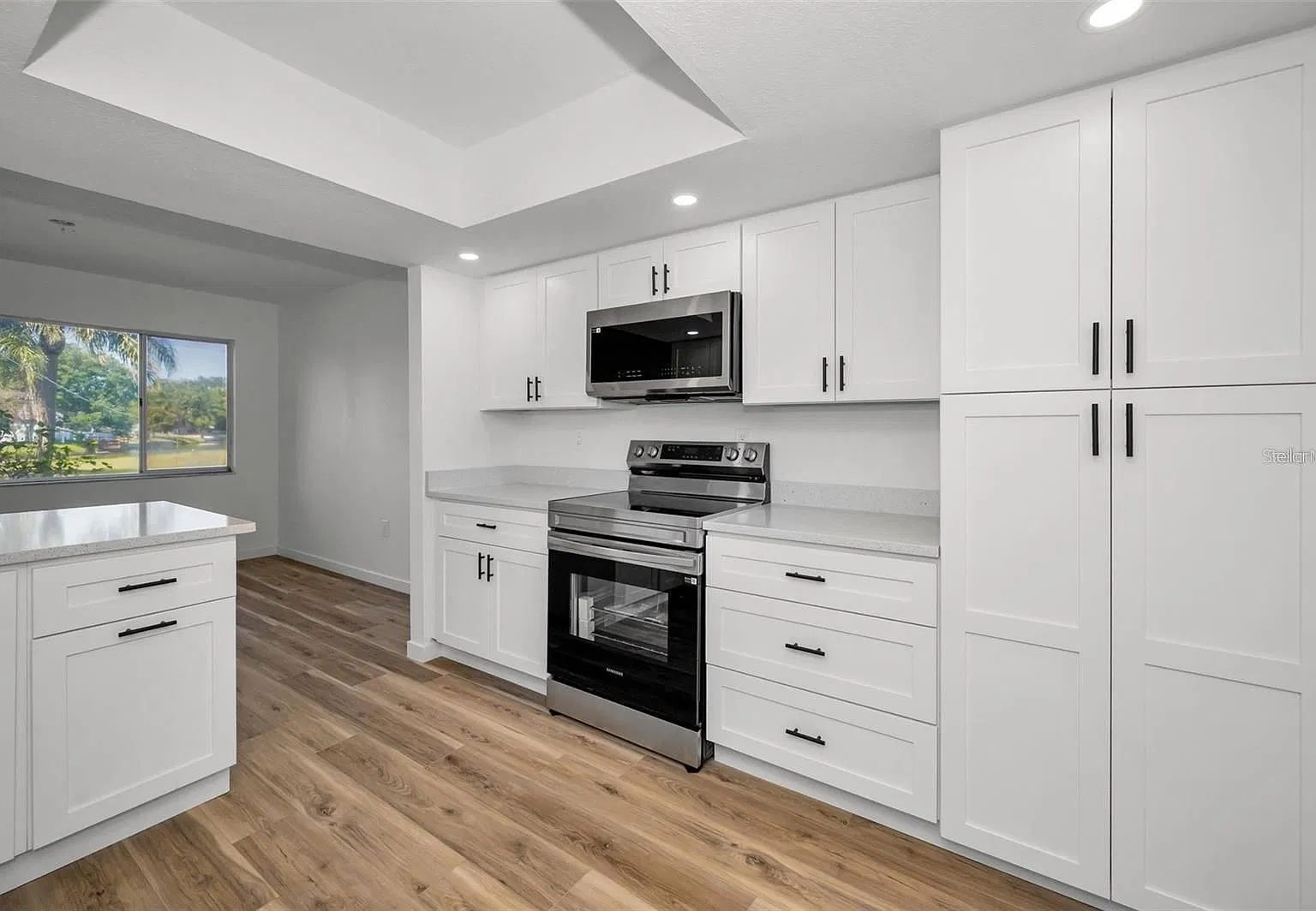 Fully updated 55+ Condo. 2 bed, 2 bath with covered parking — Photo 2