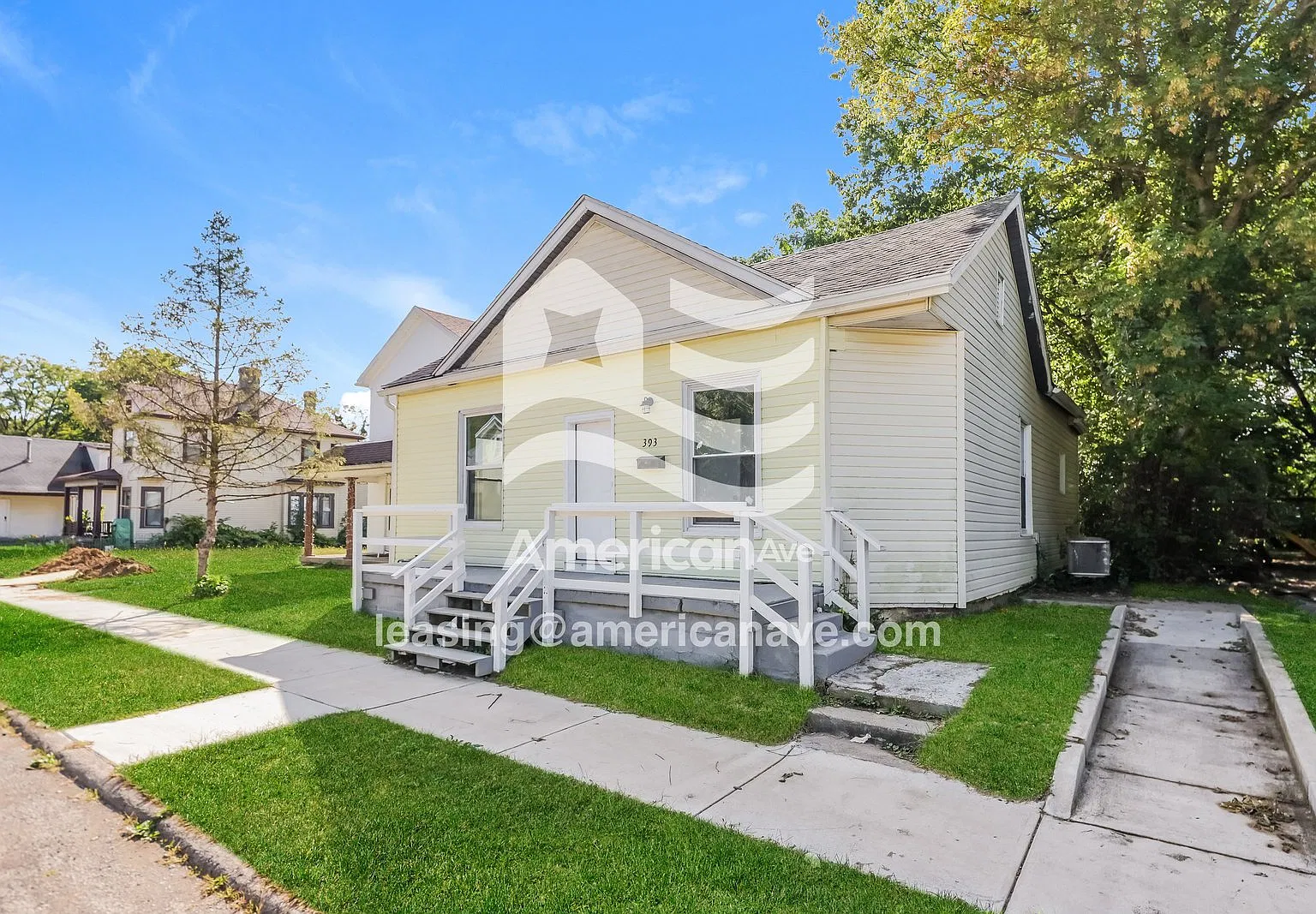 3 bed, 1.0 bath, 1118 sqft, $1,350 — Photo 2