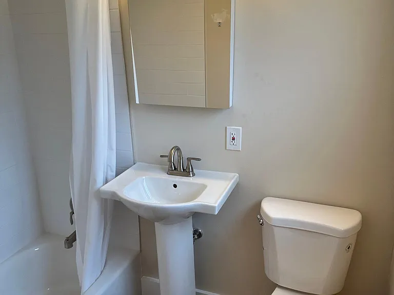 61 NW 35th St #2 — Photo 22