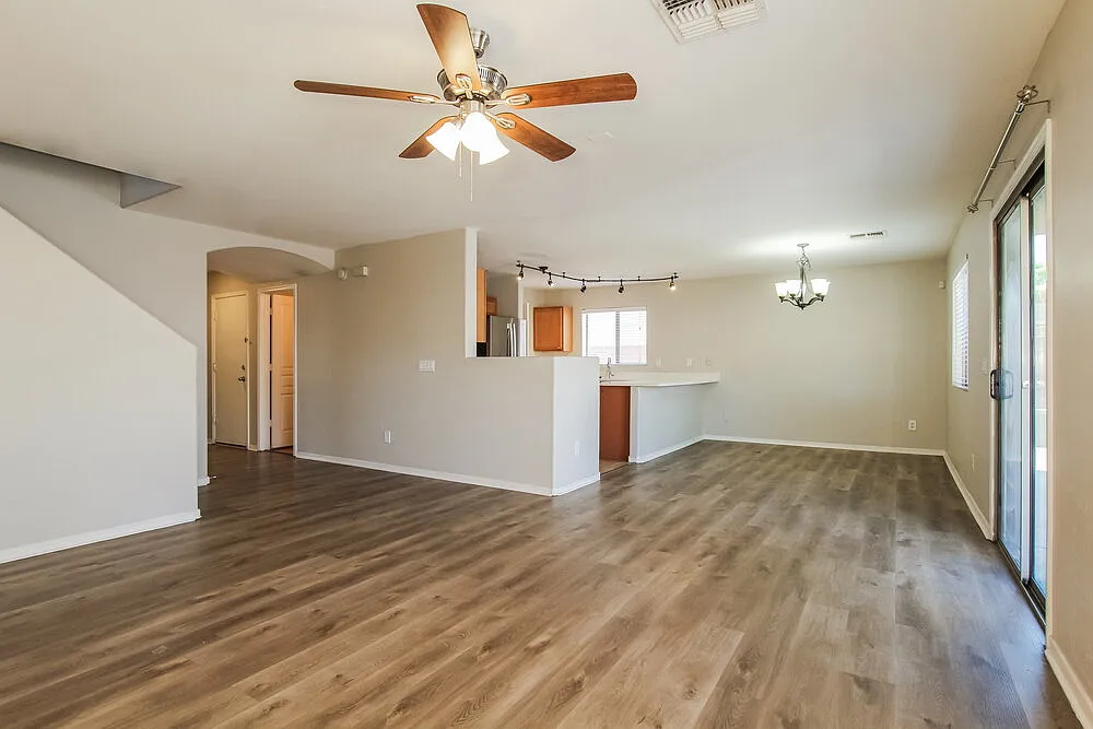 5 bed, 3.0 bath, 2228 sqft, $2,620 — Photo 4