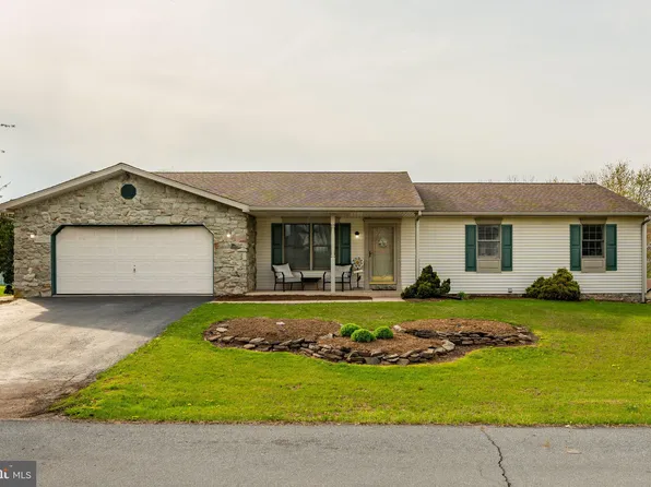 149 Country Dr, Denver, PA 17517