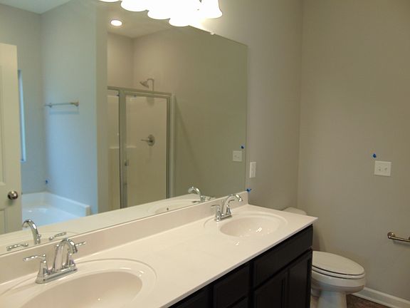 Glamour Bath File Photo