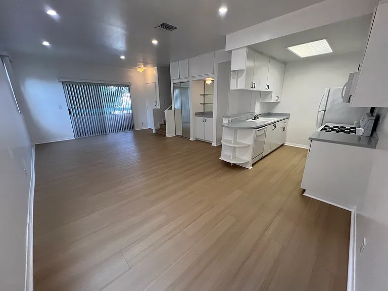 1431 S Shenandoah St #4 — Photo 3