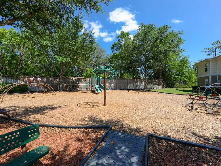 Addison Landing — Photo 35