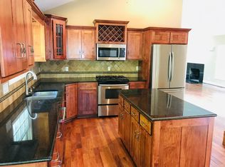 9824 Lee Cir, Leawood, KS 66206