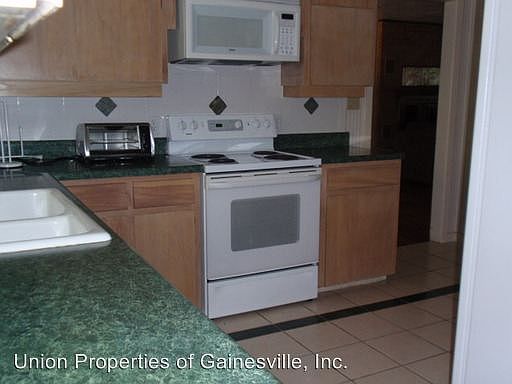 5th image of 1518 NW 19th St