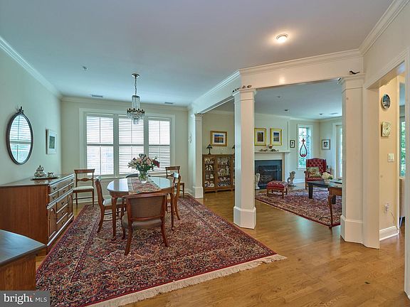4th image of 4203 Parkview Dr