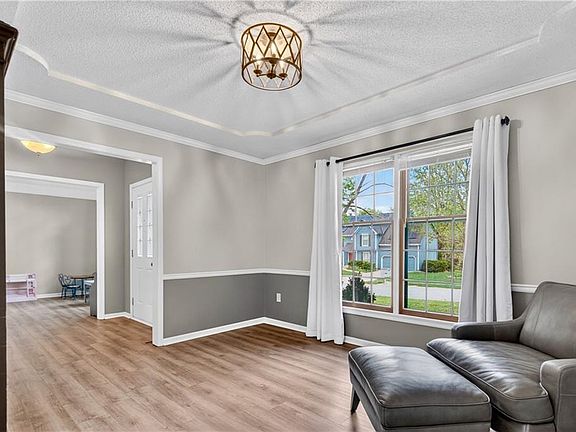 4th image of 9410 Hall Dr