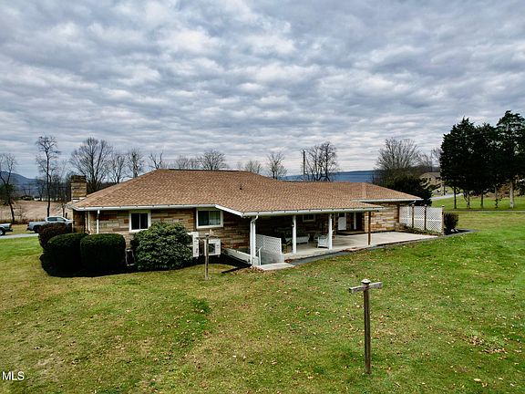 5th image of 135 Glade Ln