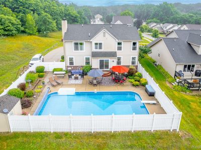 742 Maple Tree Dr, Fenton, MI, 48430