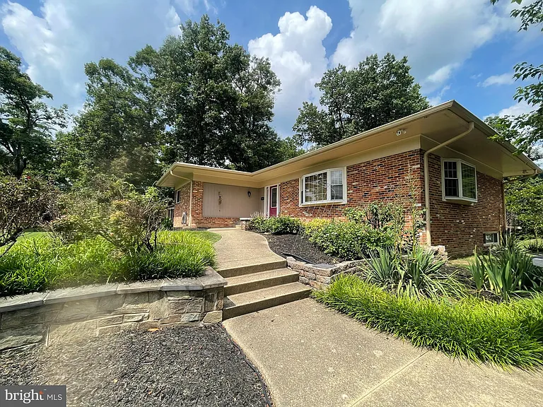 3909 Pineland St — Photo 4