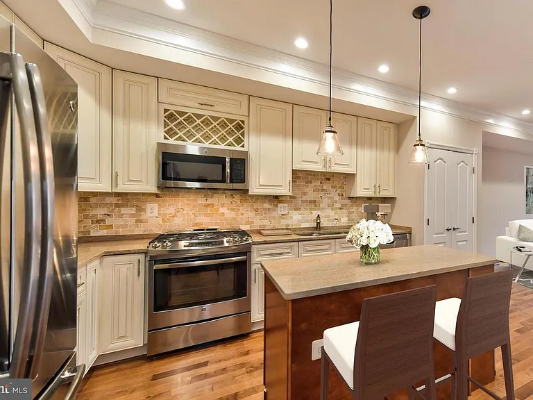 59 R St NE #2 — Photo 3