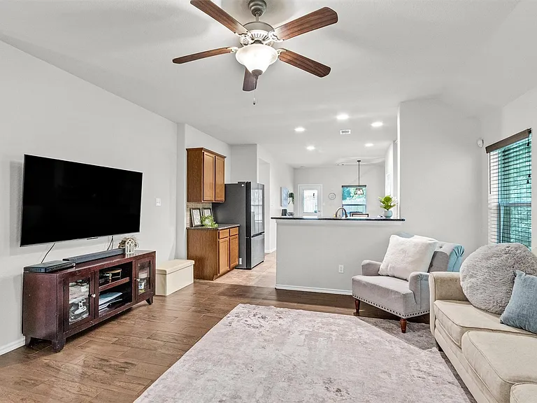 1700 Fall Forest Ct — Photo 2
