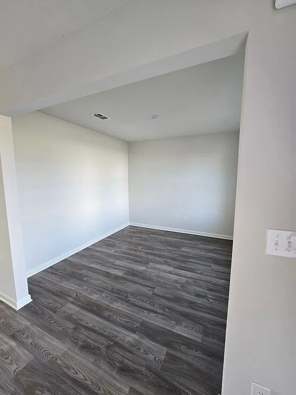 4 bed, 3.0 bath, 2014 sqft, $2,100 — Photo 4