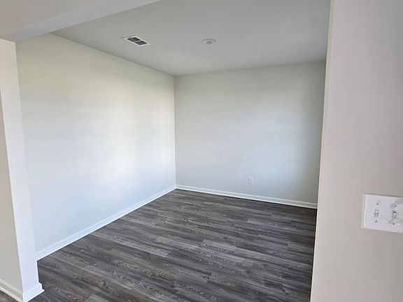 4th image of 228 Isabella Way