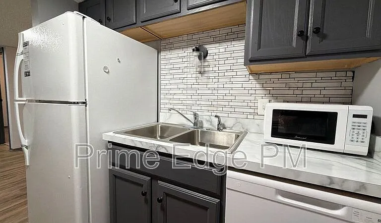 2343 B St #9 — Photo 14