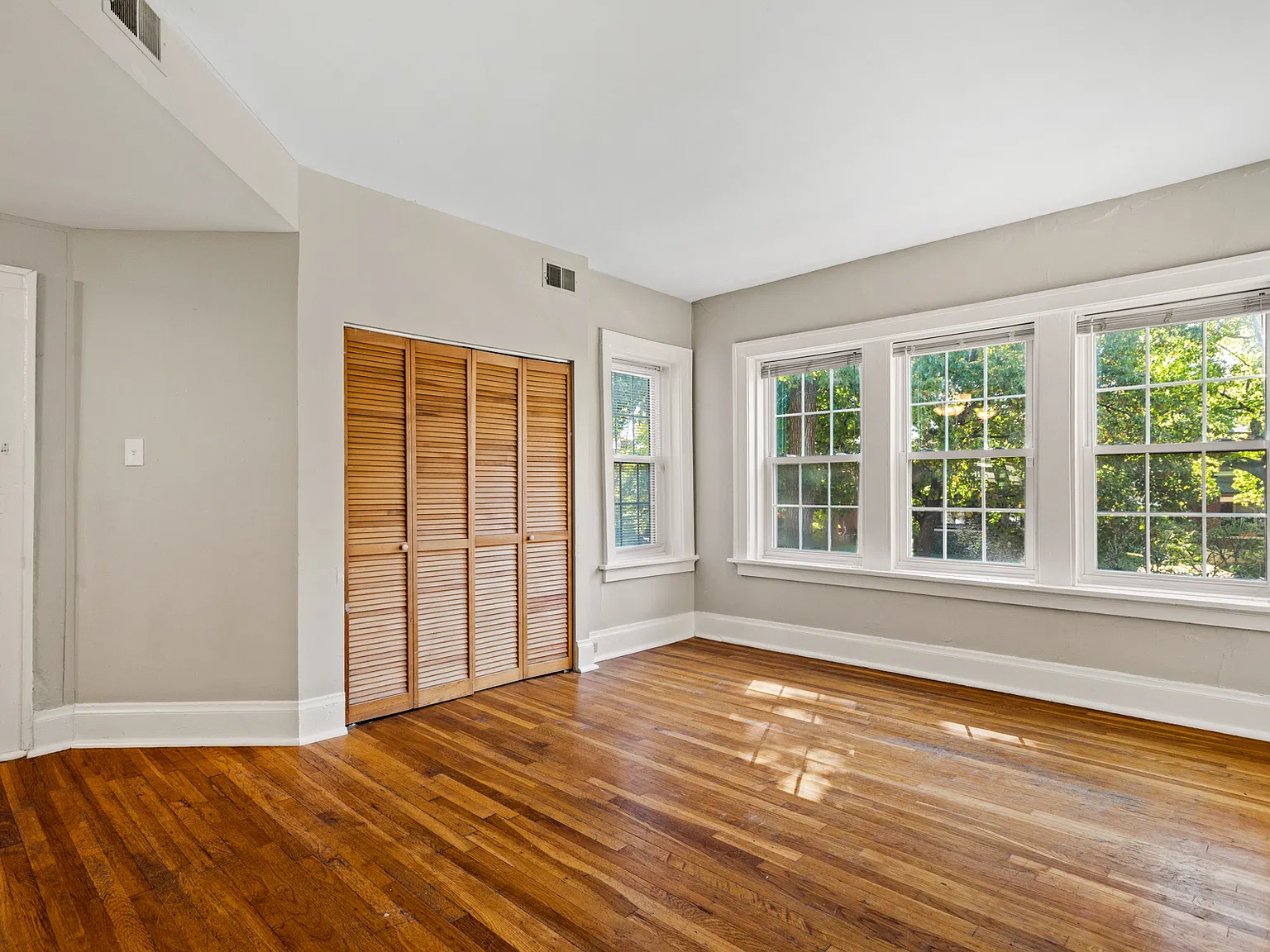 2 bed, 1200 sqft, $1,995 — Photo 2