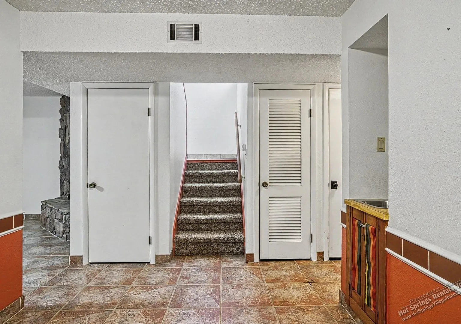 Two level Townhome in DeSoto Courts — Photo 3