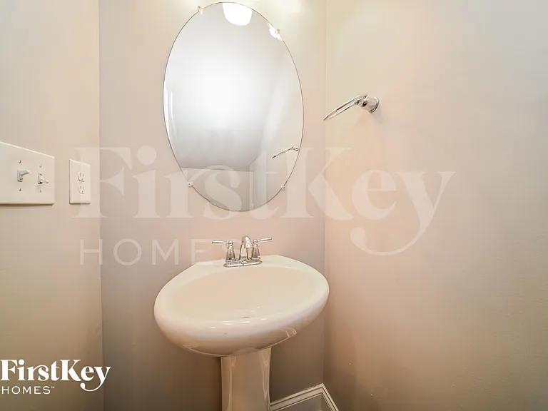 8 E Newnan Rd #A — Photo 13