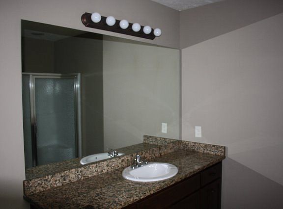 4th image of 7 Woodchase Ct