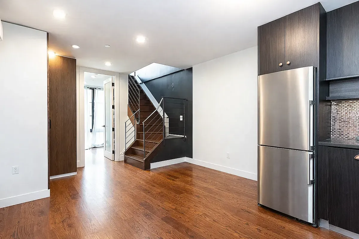 Building Photo - 683 Franklin Ave #4B