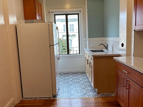 4th image of 895 24th Ave APT 1