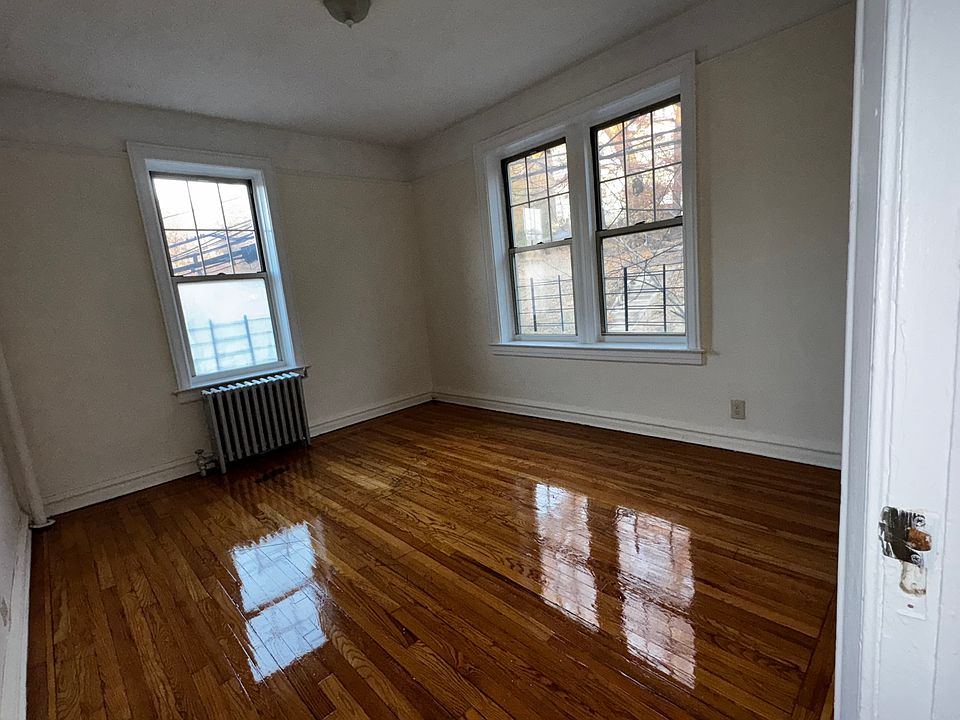 2nd image of 1 Shonnard Ter APT 2C