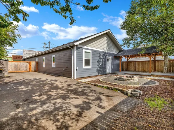 138 S Main Ave #B, Warrenton, OR 97146