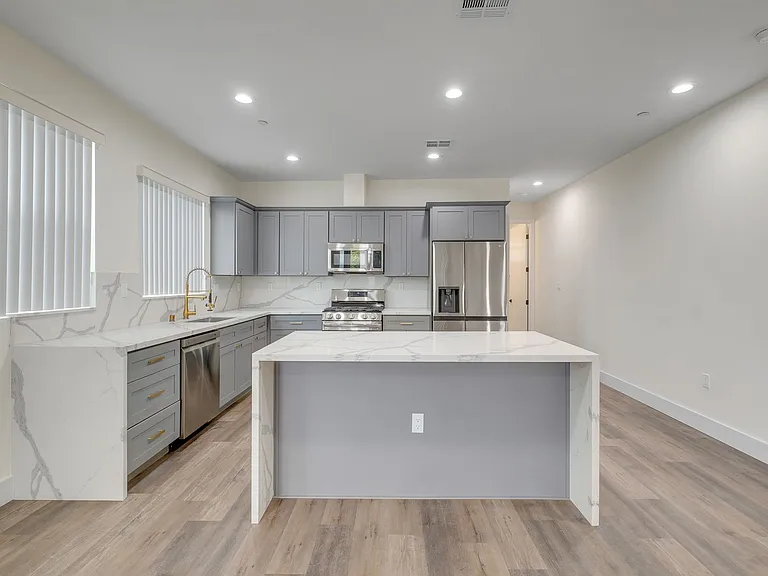 11619 Ayres Ave — Photo 5