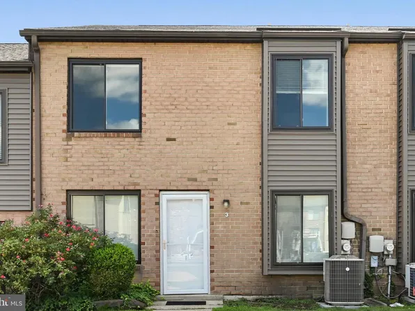 5200 Hilltop Dr #75, Brookhaven, PA 19015