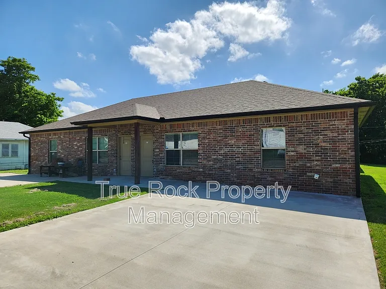 219 S Hope St — Photo 1
