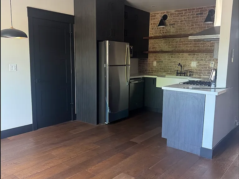 1259 Market St #1 — Photo 8