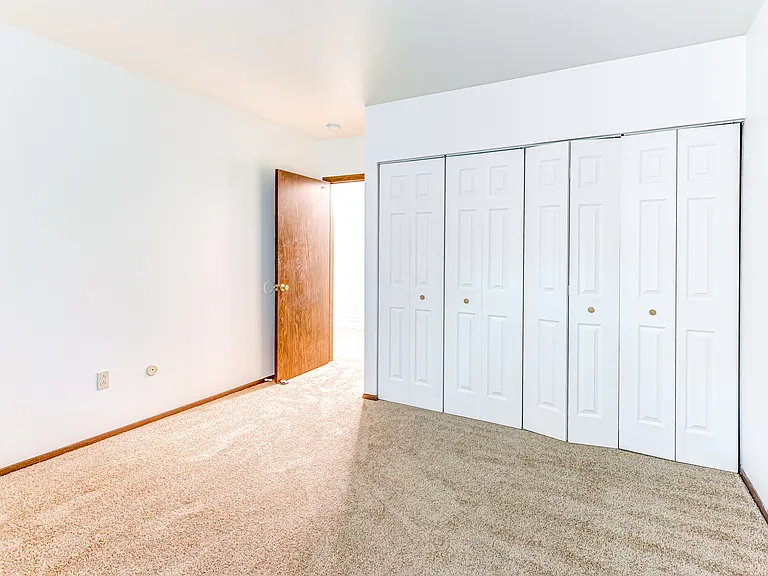 Pipestone Properties — Photo 11
