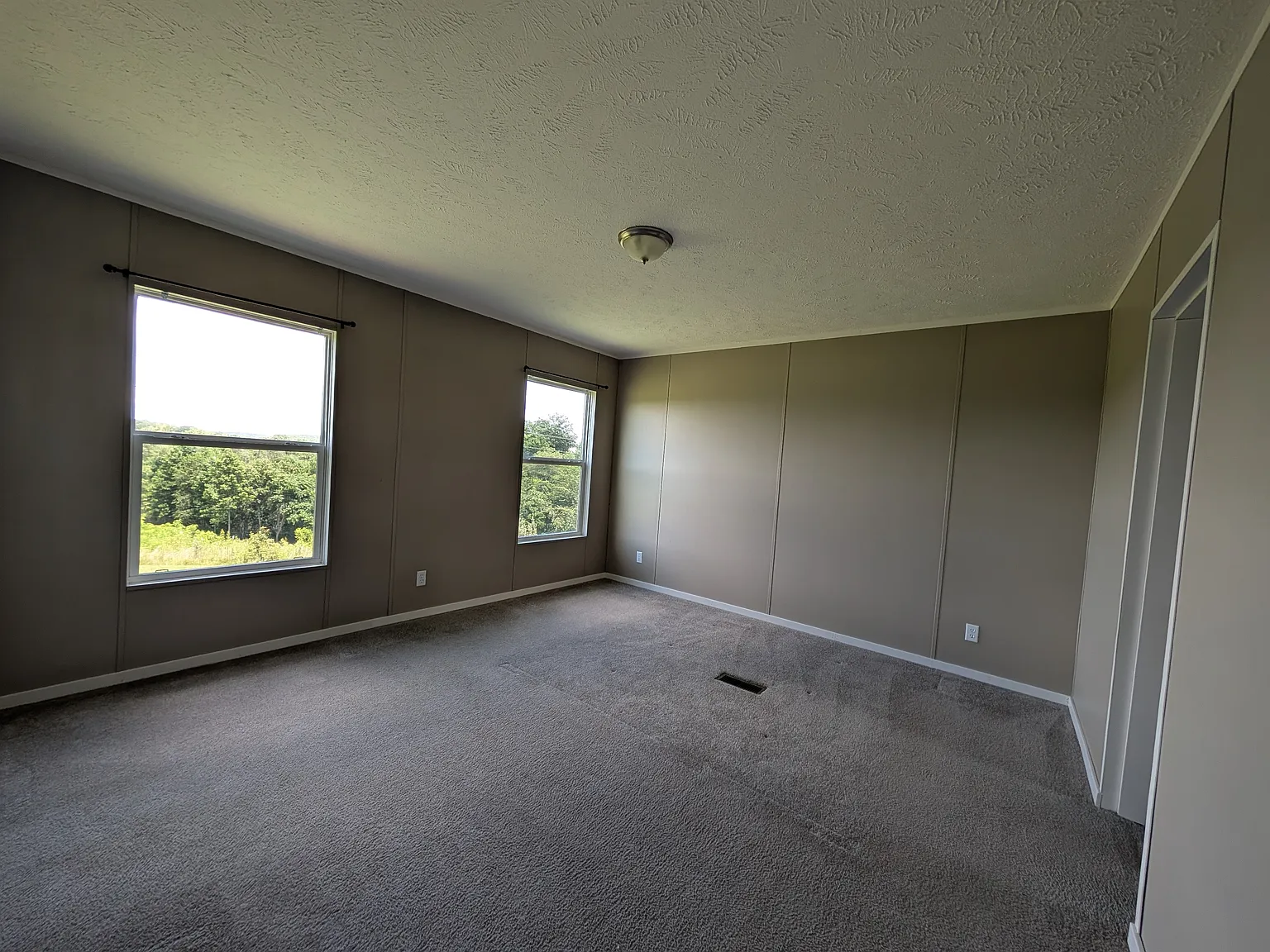 3 bed, 1352 sqft, $1,800 — Photo 1