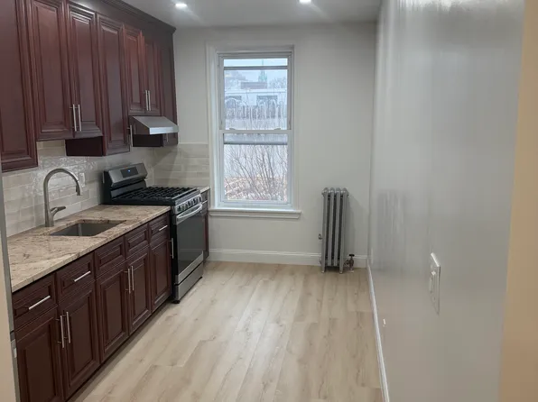 12-11 30th Road image 1 of 8