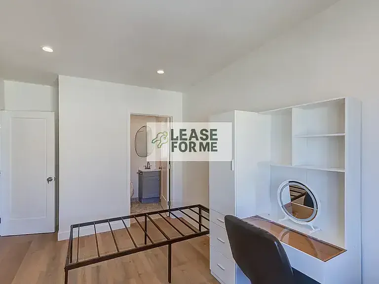 1279 W 38th St — Photo 5