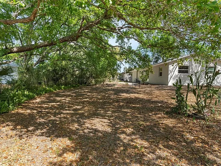2240 Conway Dr — Photo 29