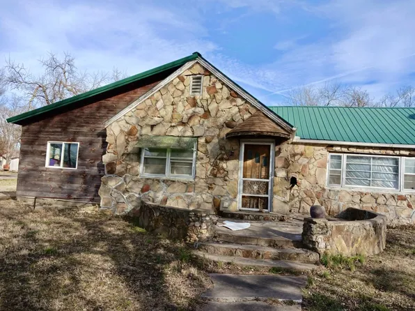 317 N 4th St, Humboldt, KS 66748