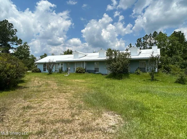 7282 Crazy Horse Dr, Kiln, MS 39556