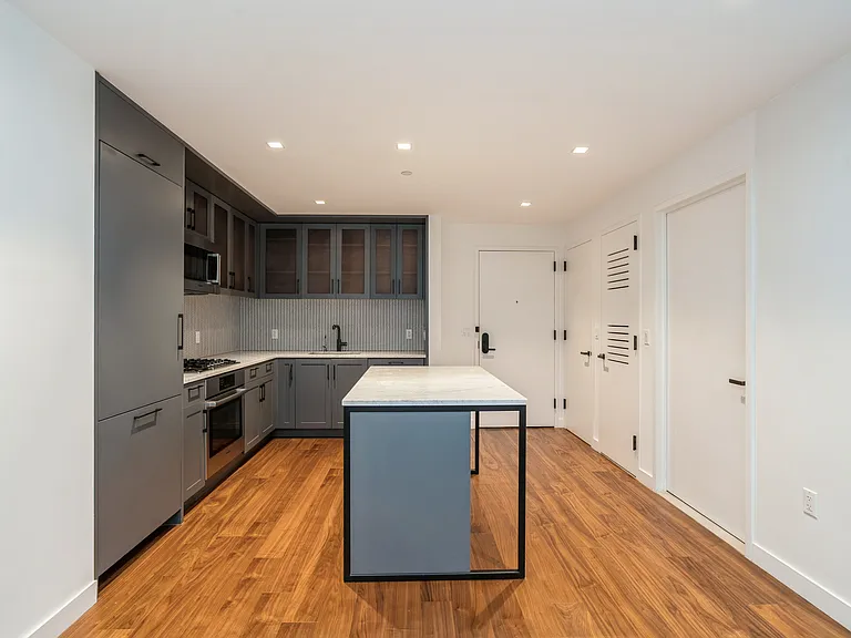 2 Shore Ln #4L — Photo 8