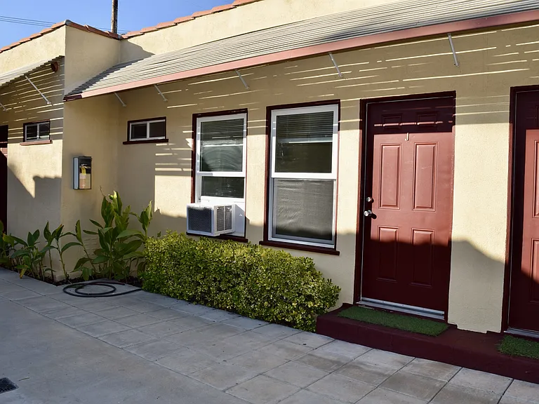 831 Mariposa St — Photo 3