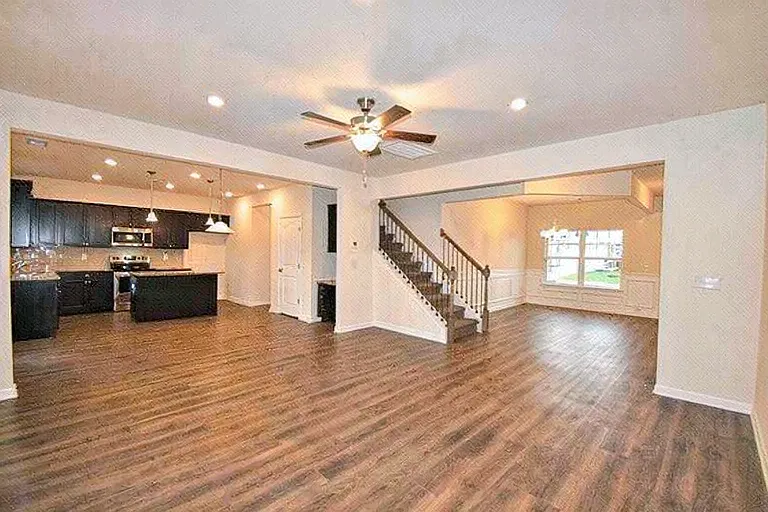 309 Petunia Dr — Photo 2