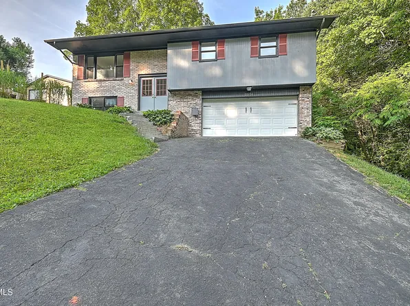 22126 Pinebrook Dr, Bristol, VA 24202