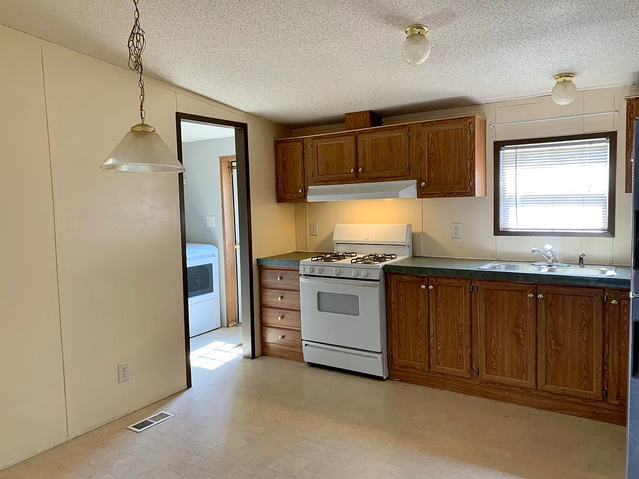 3 bed, 924 sqft, $1,725 — Photo 2