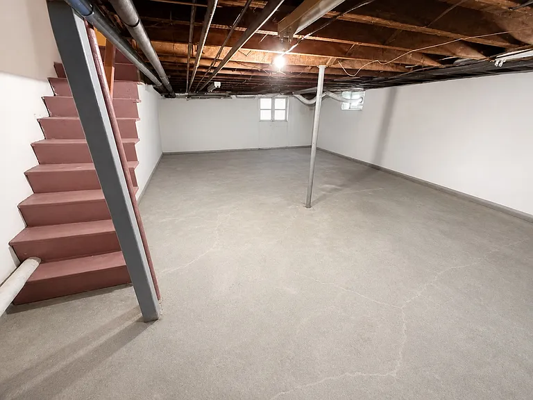 214 E 4th St — Photo 18