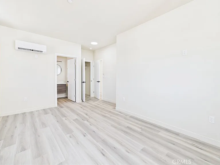 8457 Langdon — Photo 23