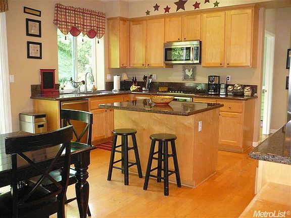 2nd image of 984 Palmer Cir
