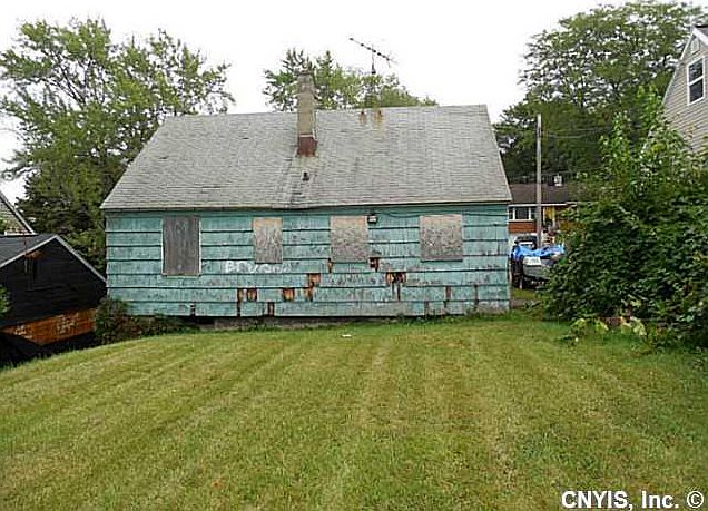 2nd image of 218 Bruce St