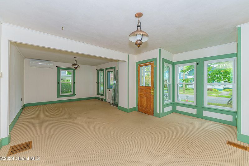 5th image of 24 Cottage Street