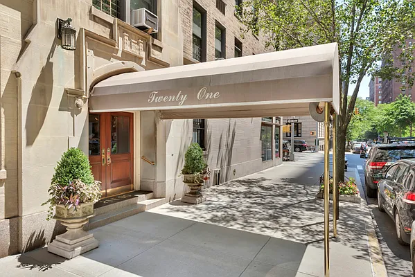 Sold by Compass | media 18